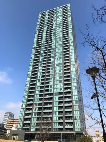 2010年2月竣工。地上45階建てのマンション